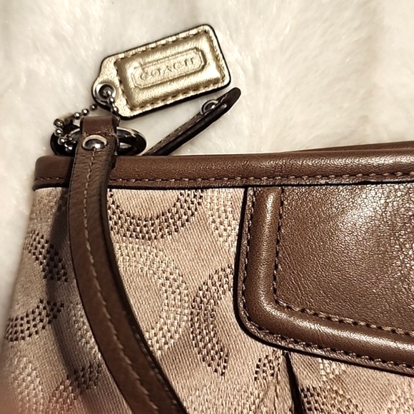 Authentic COACH wristlet - Picture 4 of 8